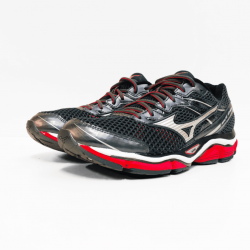 Mizuno  running sneaker black red Mizuno  running sneaker black red