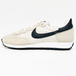 Nike challenger sneaker light bone blk wht 